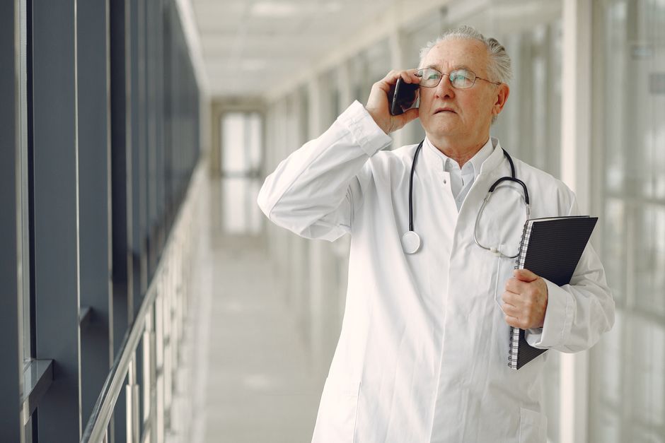 How Do I Choose a Hospital or Specialist in Abu Dhabi?